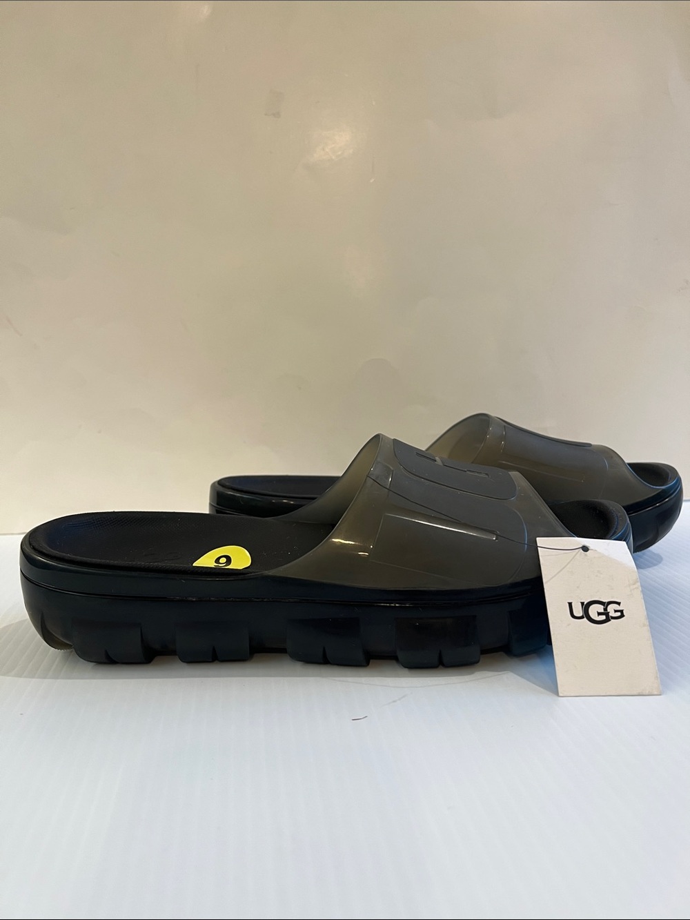 New UGG Women’s Black Sandal With Logo in Size 9 - Picture 4 of 5
